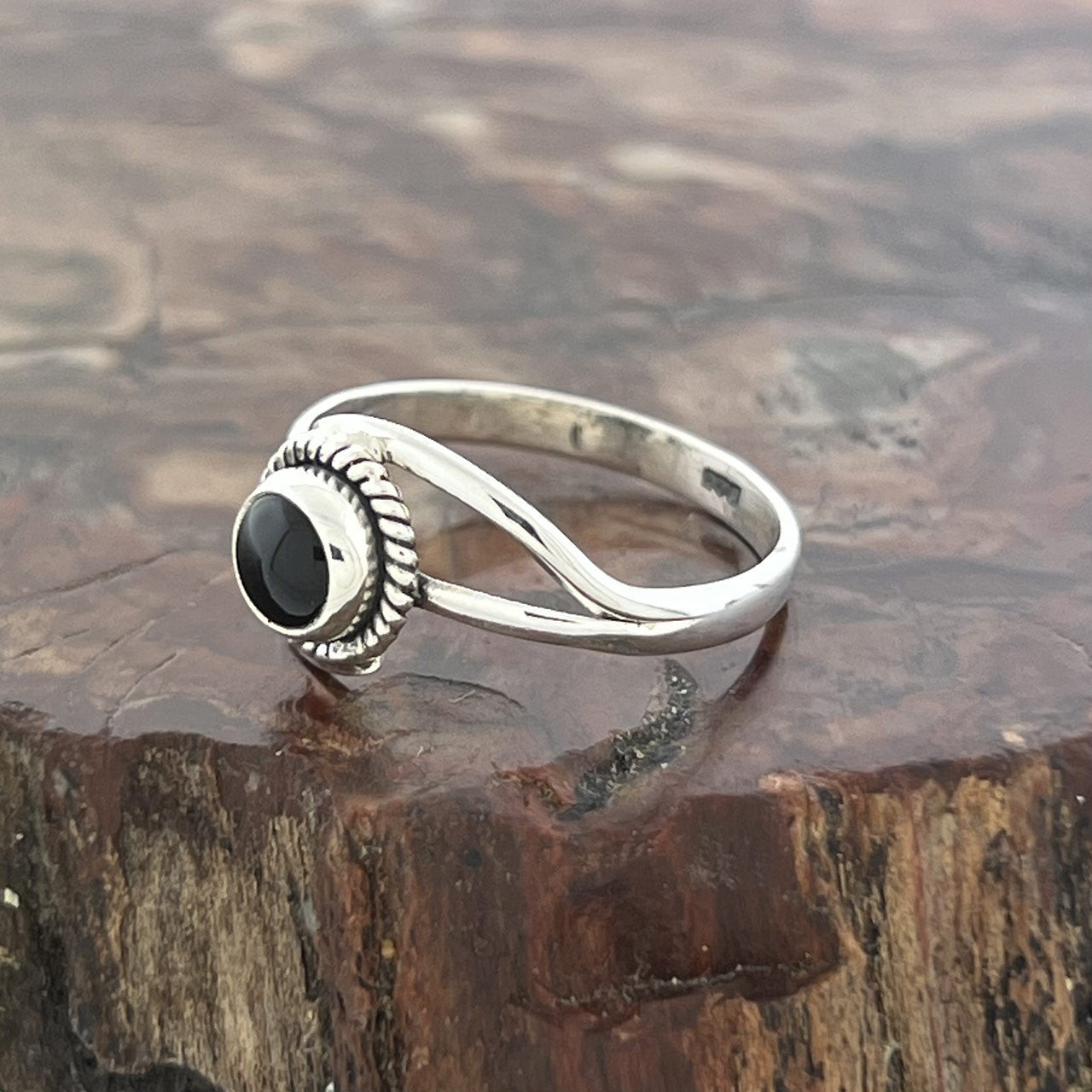 BLACK ONYX STERLING SILVER INFINITY RING