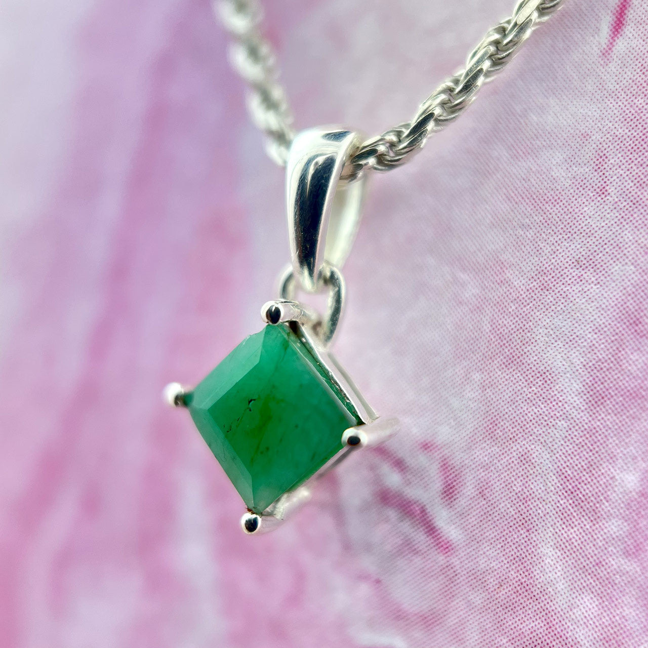 NATURAL EMERALD STERLING SILVER PENDANT SQ