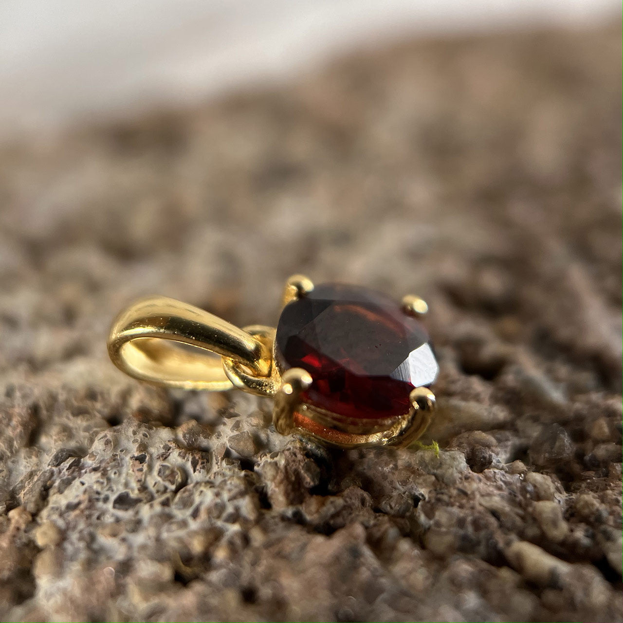 GARNET PENDANT VERMEIL YELLOW GOLD