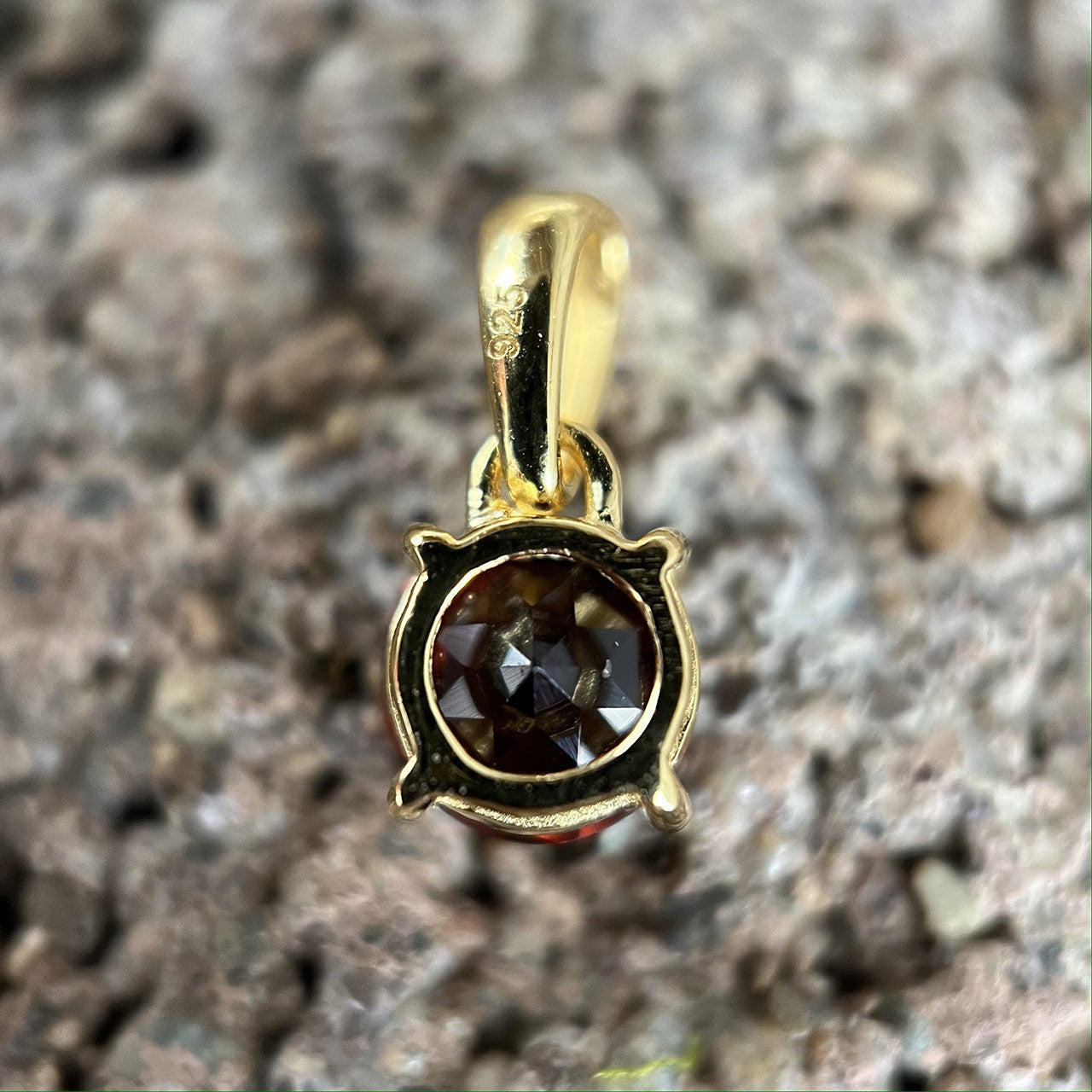 GARNET PENDANT VERMEIL YELLOW GOLD