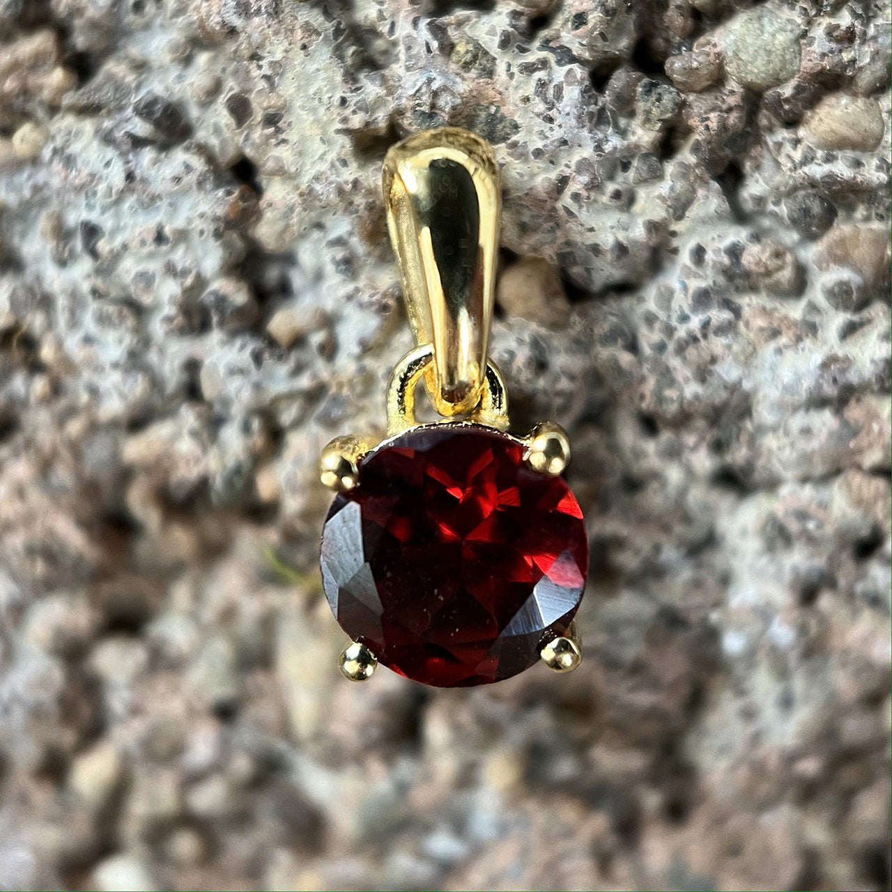 GARNET PENDANT VERMEIL YELLOW GOLD