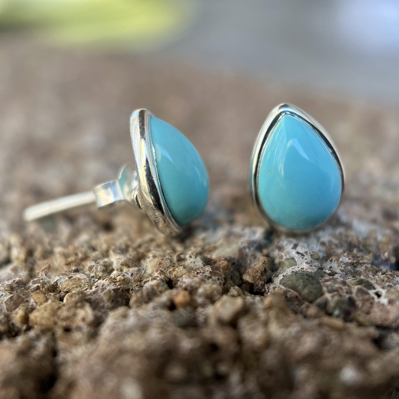 KINGMAN TURQUOISE STUD STERLING SILVER