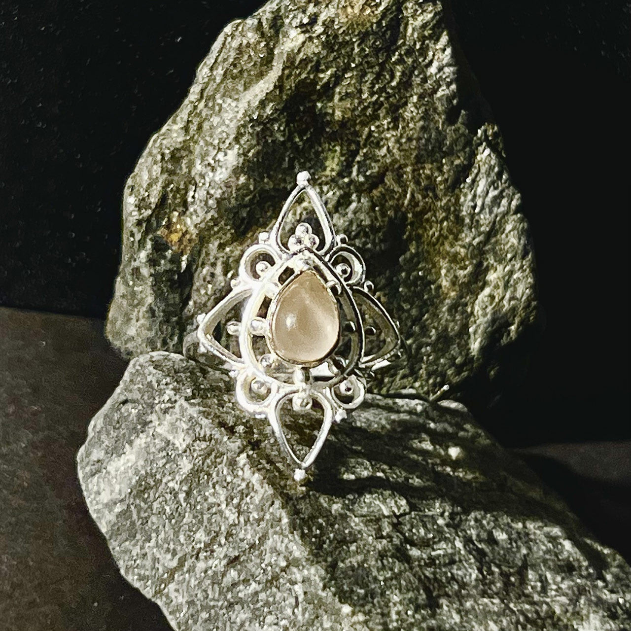 Rose Quartz Ring Pointy Lotus