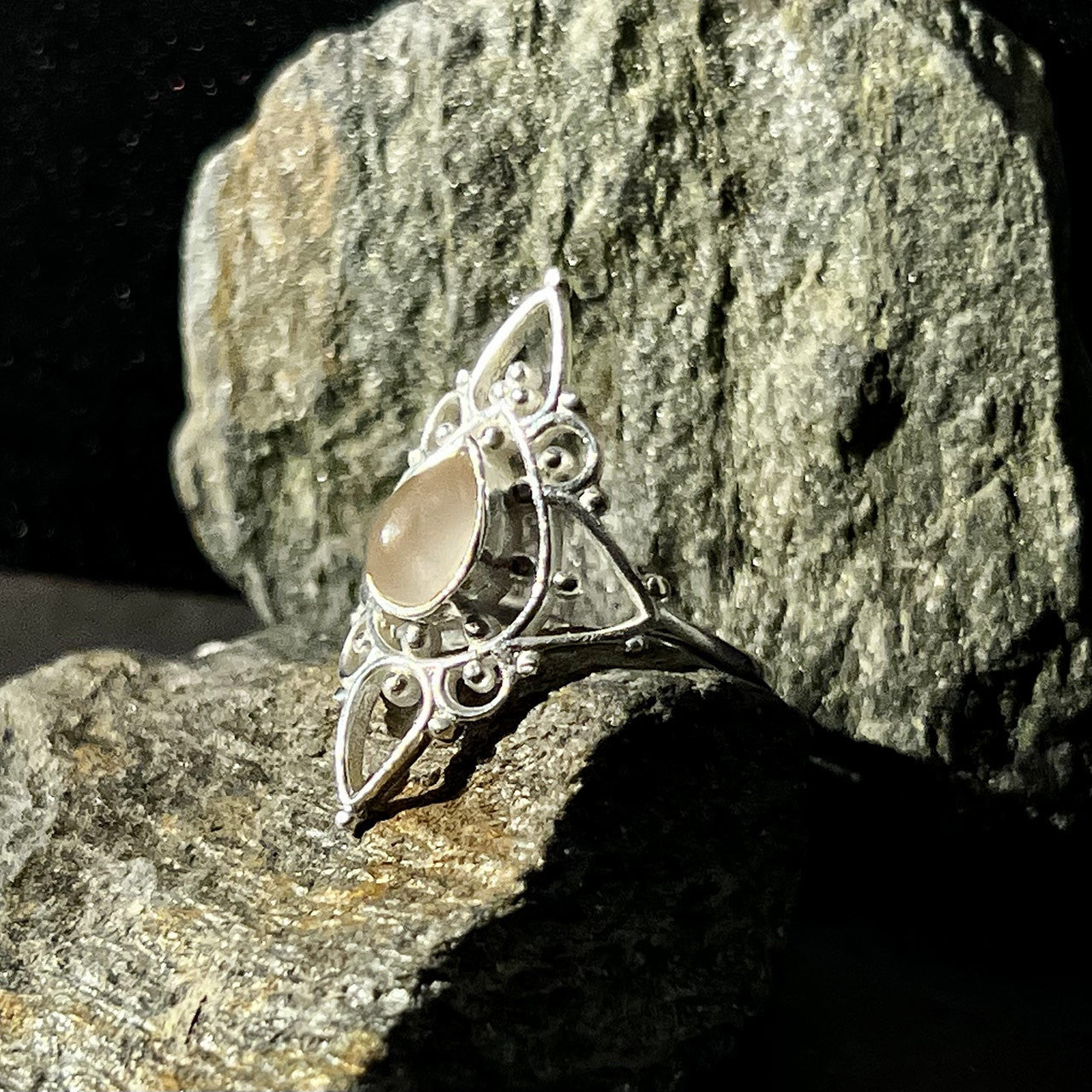 Rose Quartz Ring Pointy Lotus